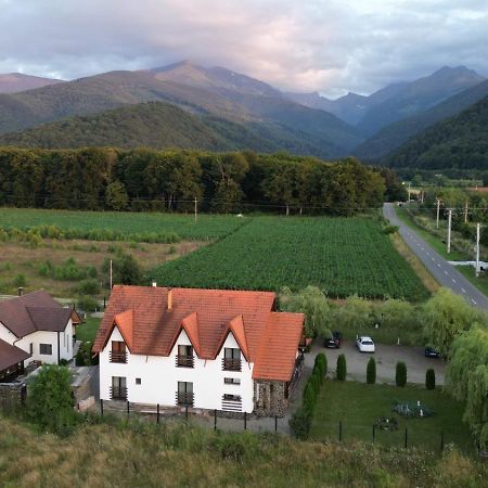 Pensiunea Maya Sîmbăta de Sus Exteriér fotografie