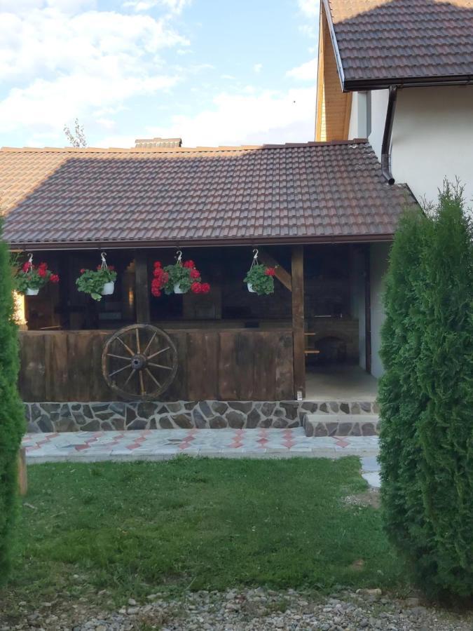 Pensiunea Maya Sîmbăta de Sus Exteriér fotografie